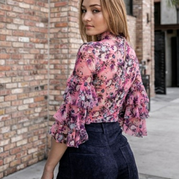 🌼New boutique floral sheer top - Picture 2 of 9